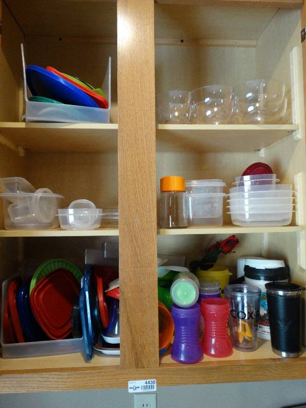 lot 4430 image: Cabinet full of kitchen ware.