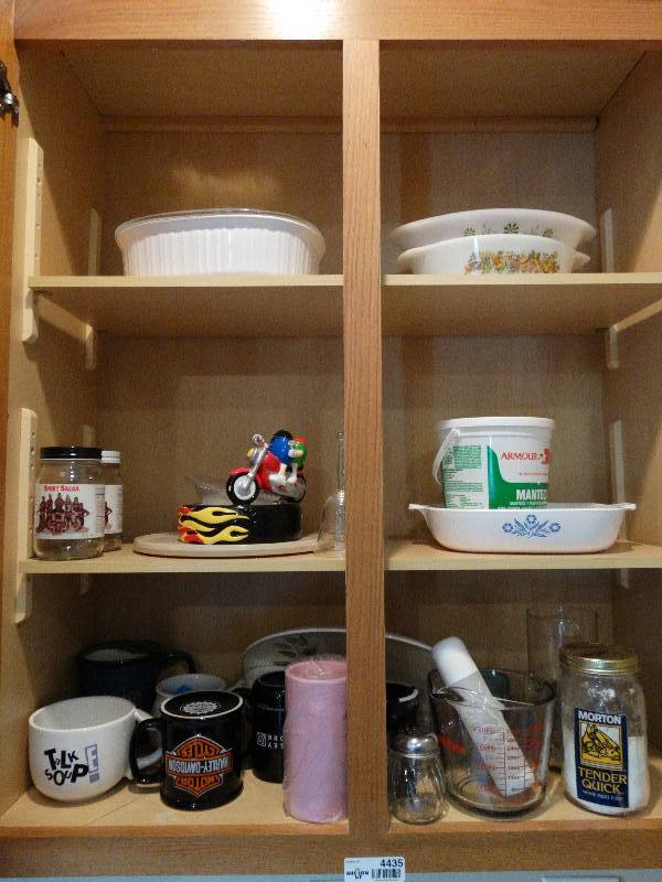 lot 4435 image: Contents in cabinet.