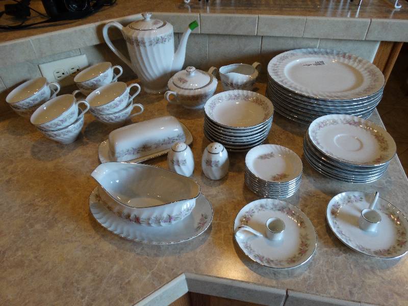 lot 4438 image: 49 pc set of Teahouse rose the dansico collection made in japan.