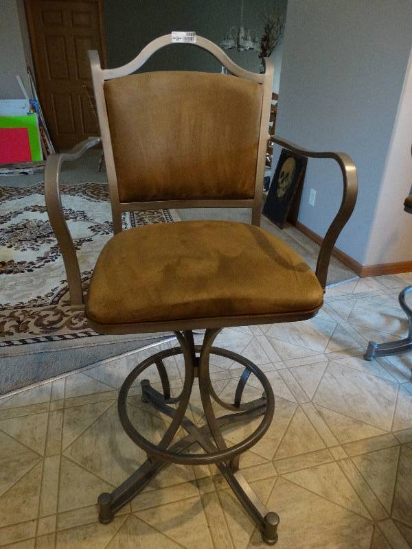lot 4442 image: Nice bar stools.