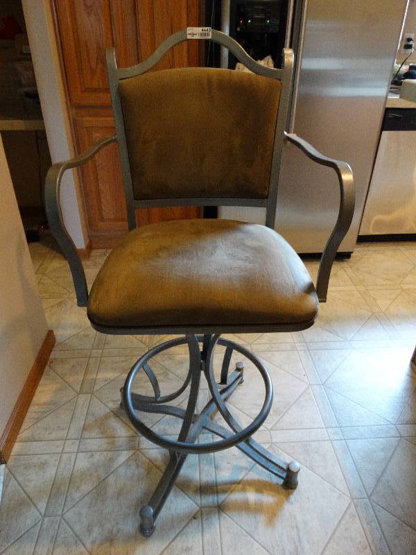 lot 4443 image: Nice bar stools.