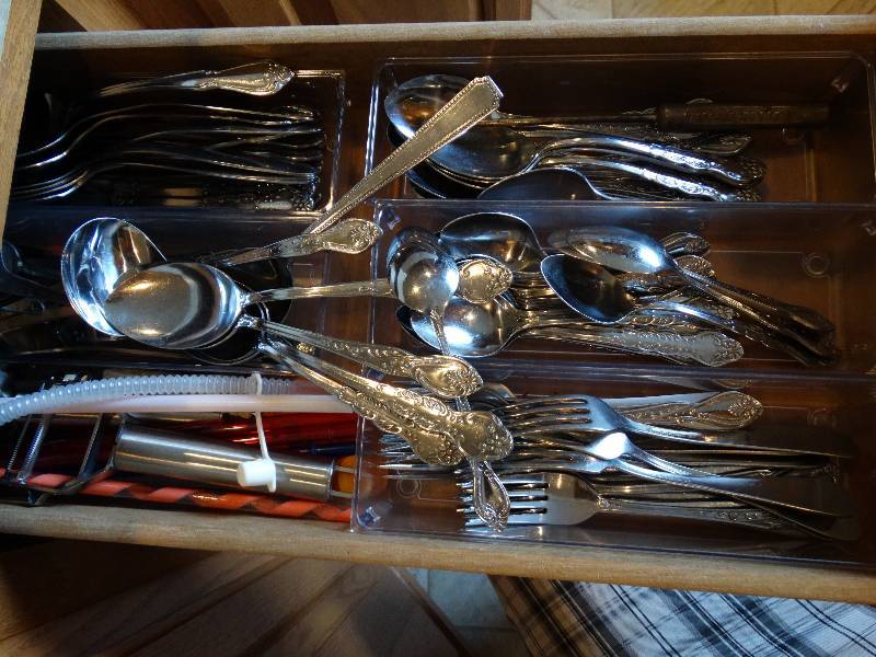 lot 4447 image: Drawer full of silverware.