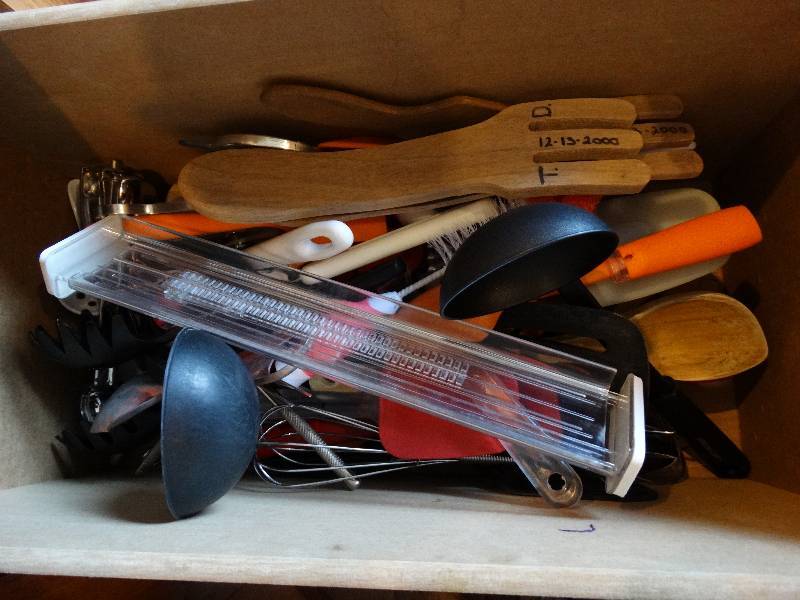 lot 4449 image: Drawer of kitchen utensils.