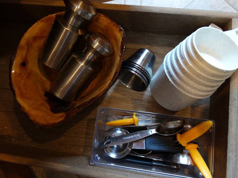 lot 4450 image: Drawer of kitchen utensils.