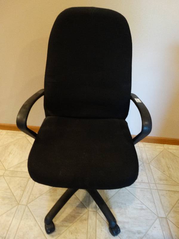 lot 4452 image: Nice office chair.