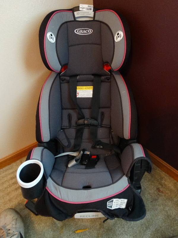 lot 4463 image: Graco car seat.