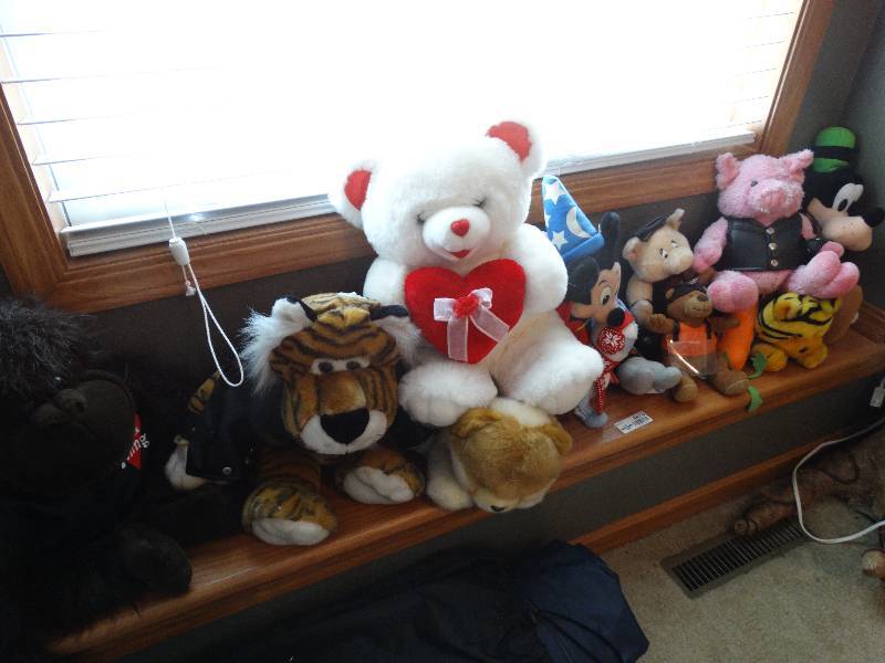 lot 4474 image: Lot of teddy bears.