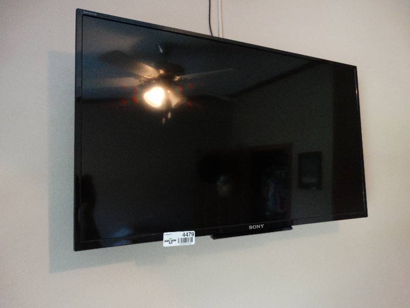 lot 4479 image: Sony 32 flatscreen tv.