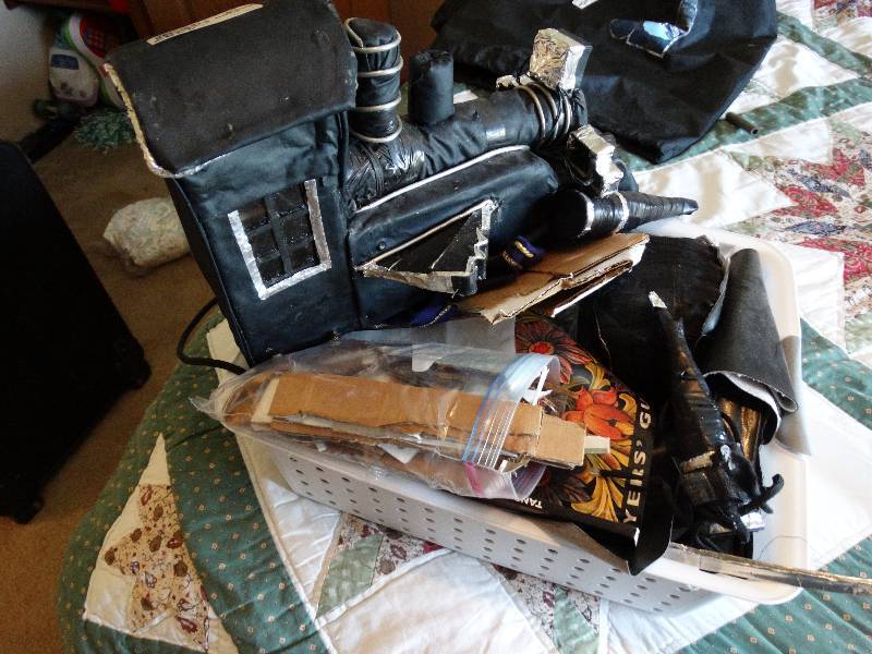 lot 4482 image: Lot of craft items.