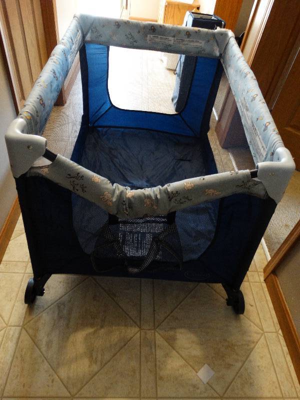 lot 4483 image: Cosco baby crib.