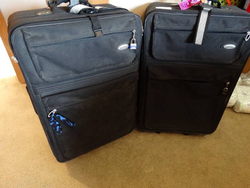 lot 4484 image: 2 Luggage bags.