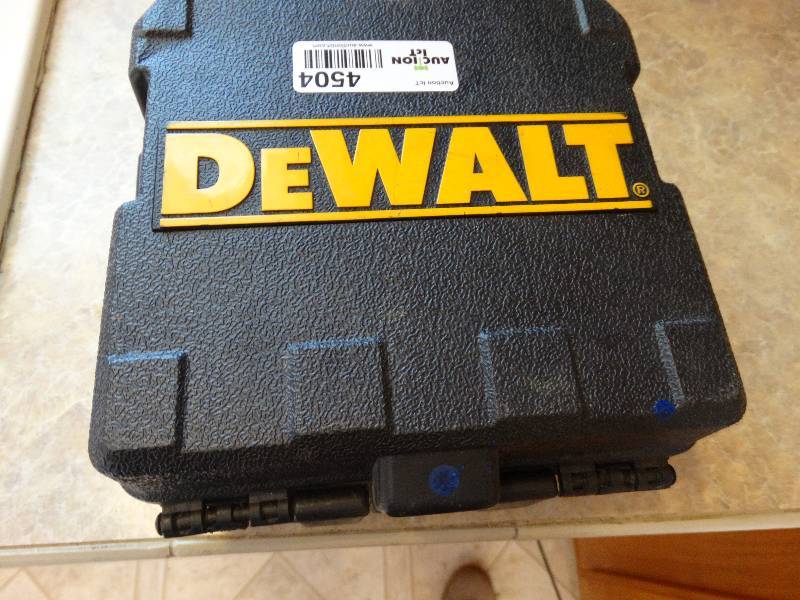 lot 4504 image: DeWalt laserchalkline.