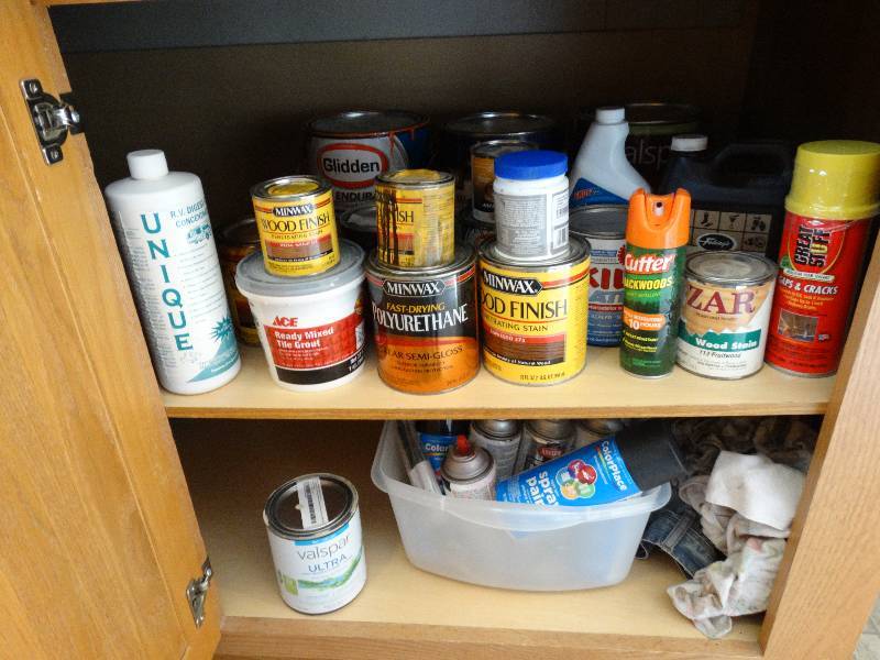 lot 4511 image: Contents in cabinet.
