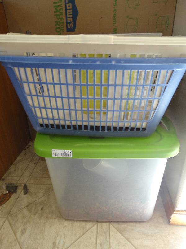 lot 4512 image: Lot of 2 baskets & container wdog food.