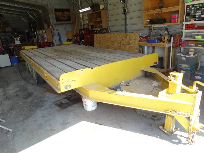 lot 4515 image: 16 x 8 Triple axle heavy duty equipment trailer wpintle hook receiver.