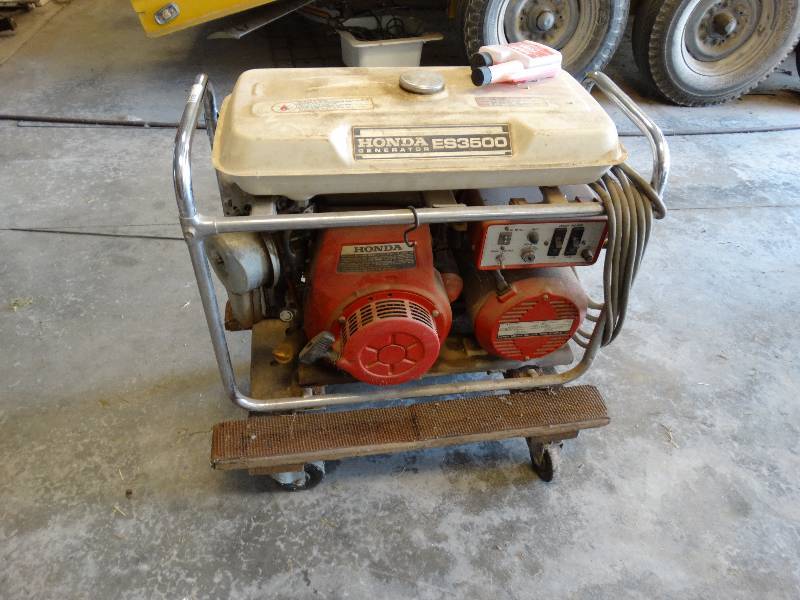 lot 4518 image: Honda generator ES3500.