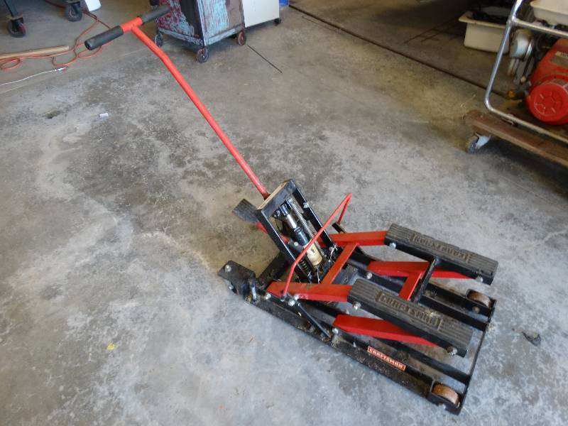 lot 4521 image: Craftsman motorcycle jack.