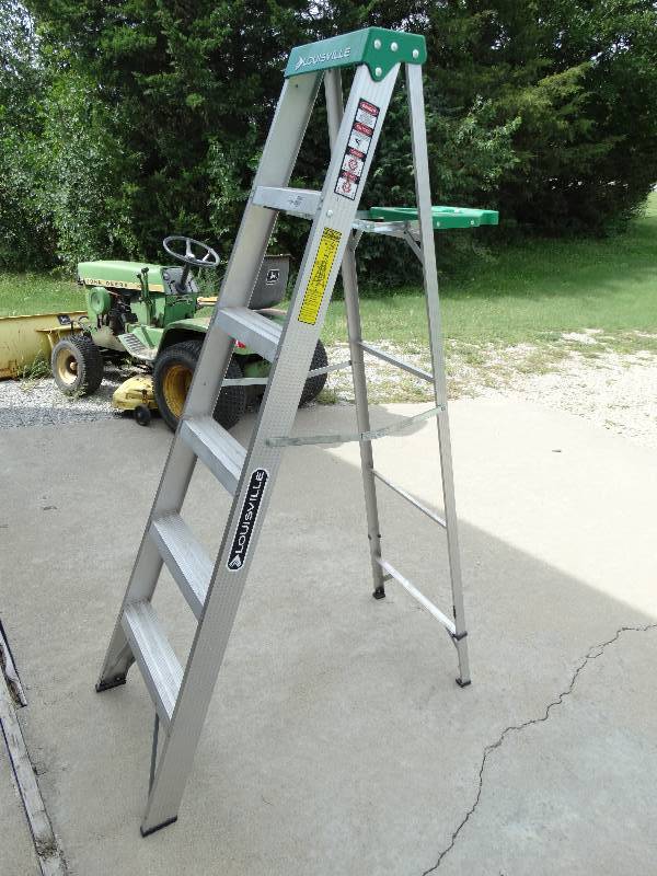 lot 4528 image: 6 Louisville ladder.