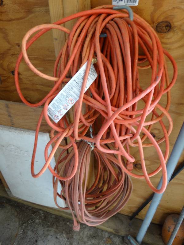 lot 4532 image: Lot of extension cords.