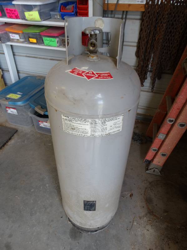 lot 4533 image: Liquefied petroleum gas cylinder tank.
