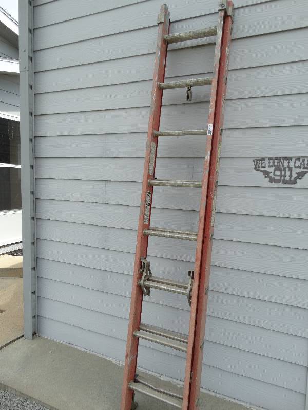 lot 4536 image: Werner 16 extension ladder.