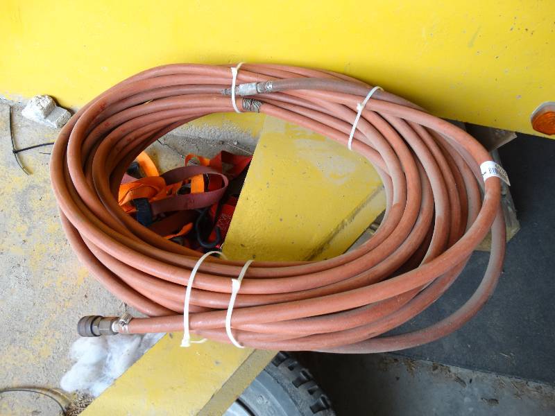 lot 4539 image: AIr hoses.