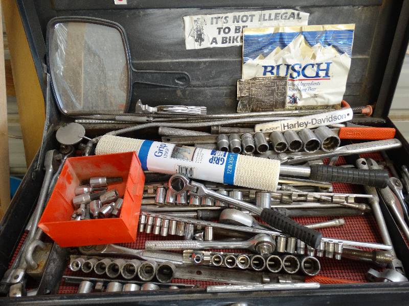 lot 4565 image: Lot of scokets, rachets, extensions, grip pad, mirror.