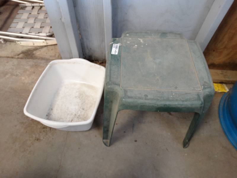 lot 4578 image: Small plastic outdoor table.