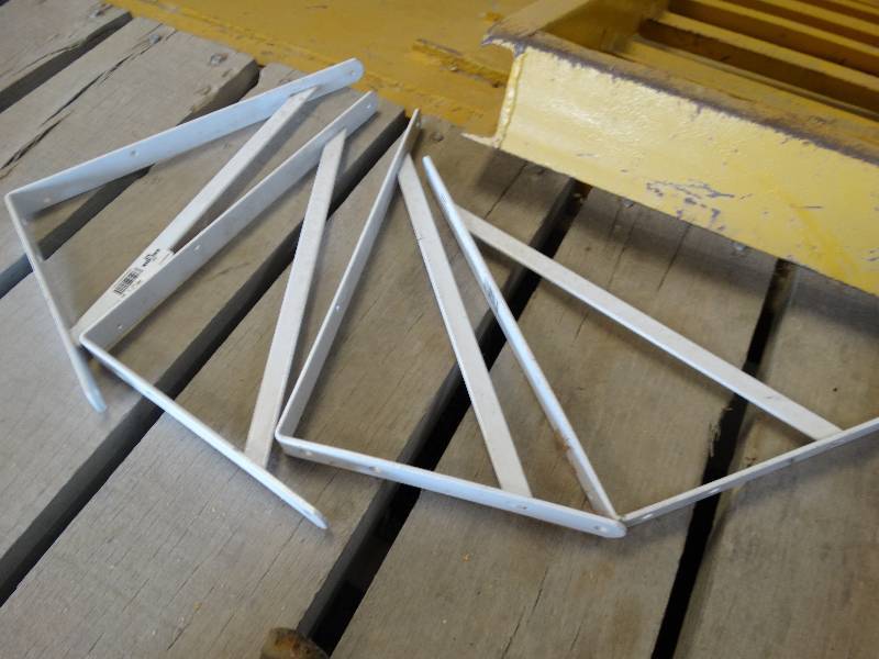 lot 4579 image: Lot of brackets.