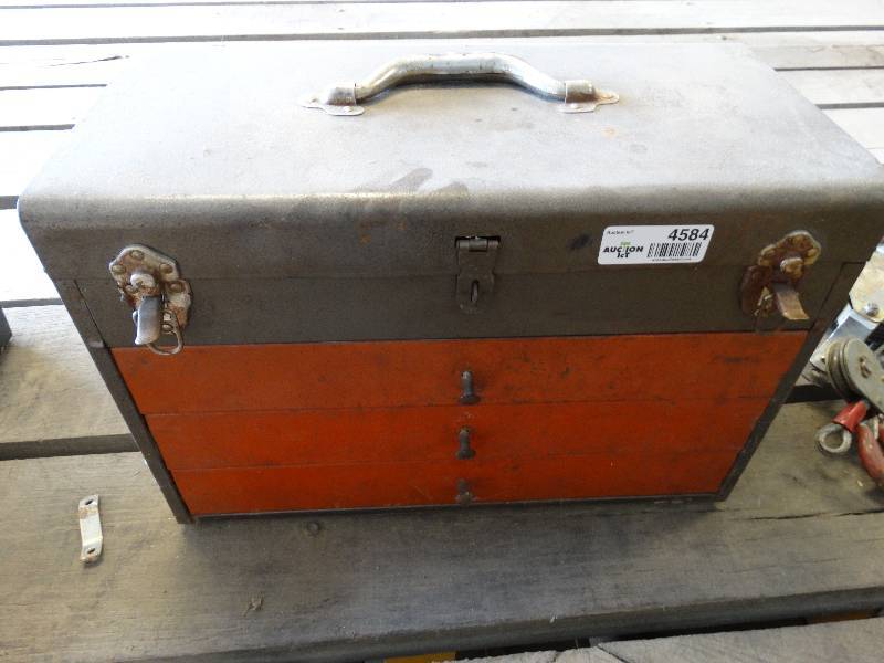 lot 4584 image: Metal toolbox empty.
