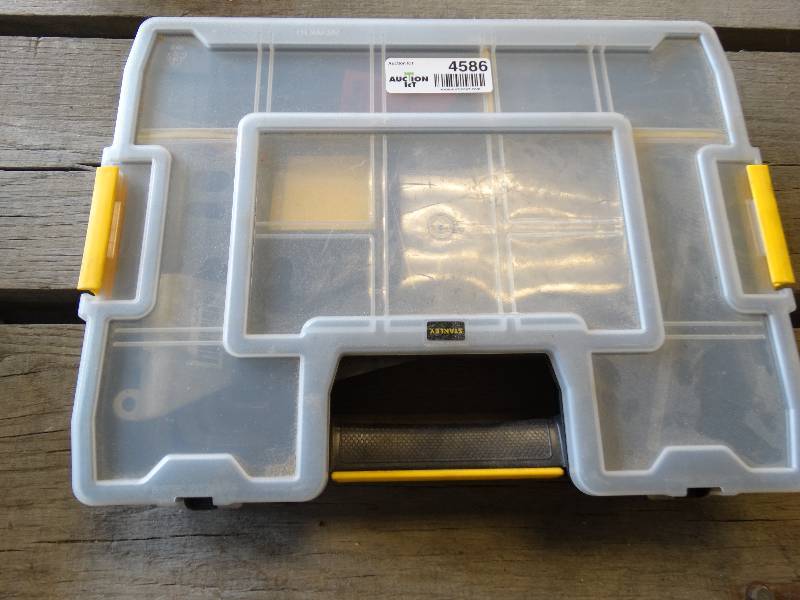 lot 4586 image: Stanley organizer wallen wrenches.