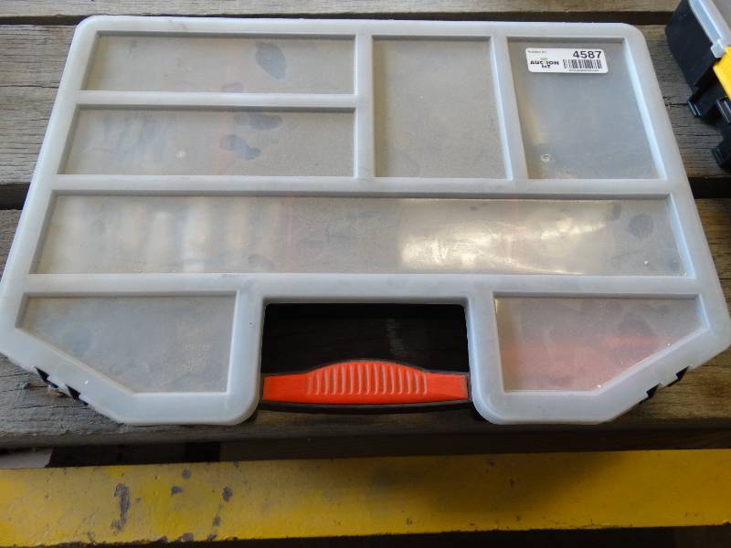 lot 4587 image: organizer wsockets.