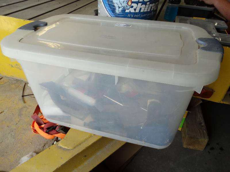 lot 4590 image: Lot of painting supplies in tote.