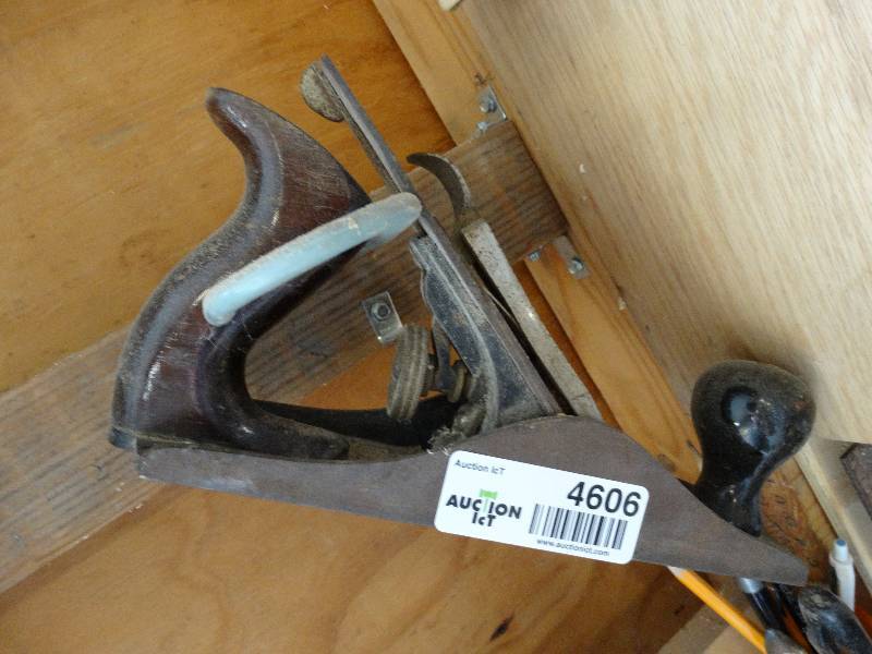 lot 4606 image: 2 wood Planes.
