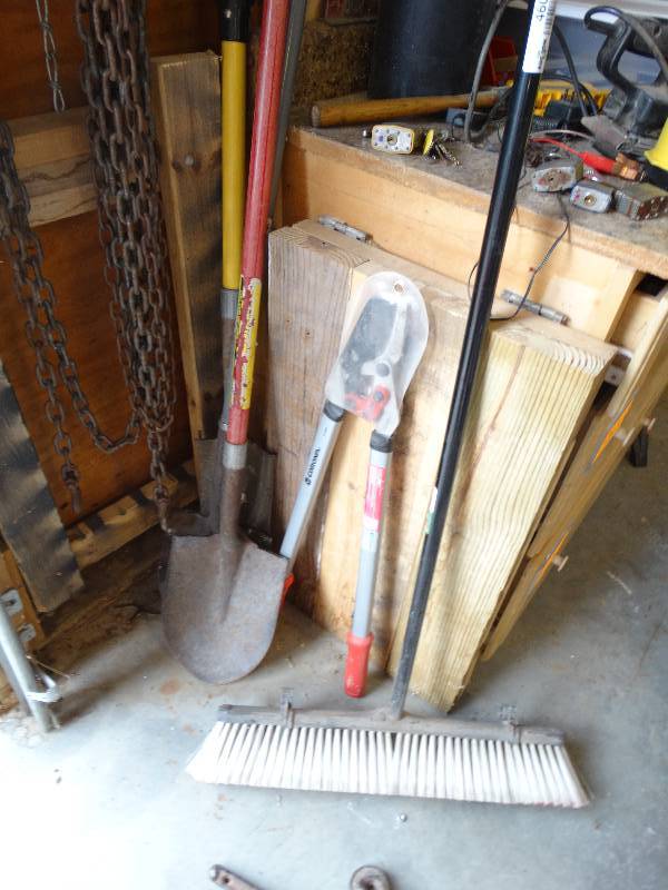 lot 4608 image: Lot of long handle tools.