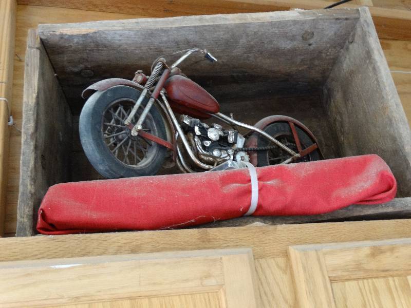 lot 4610 image: Wood box wold Harley motorcycle model.