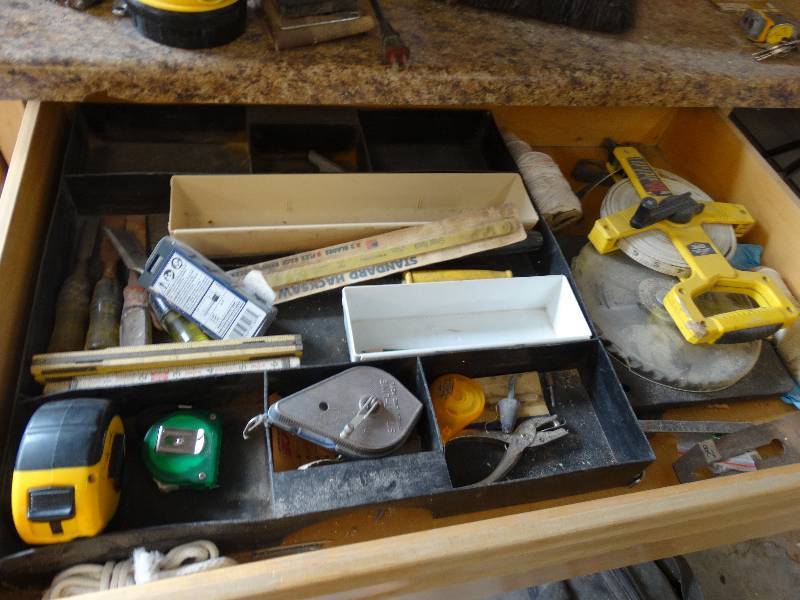lot 4613 image: Lot of Saw blade, chisels, & measuring tapes.