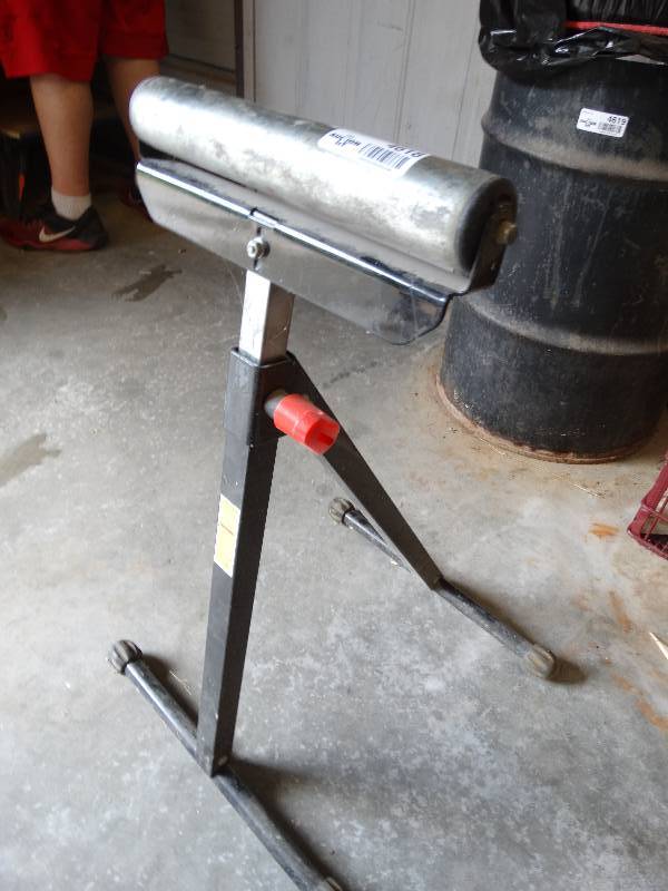 lot 4618 image: Roller stand 132lb capacitty.