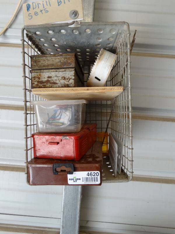 lot 4620 image: Metal basket wdrill bits & hole saw blades.