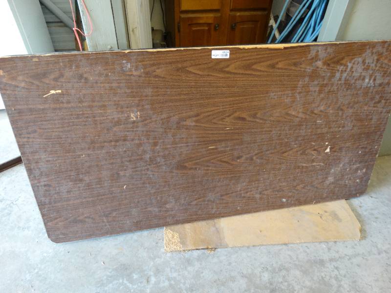 lot 4634 image: Table wfolding legs.