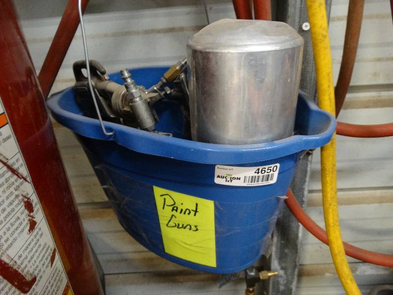 lot 4650 image: Bucket for air paint guns.