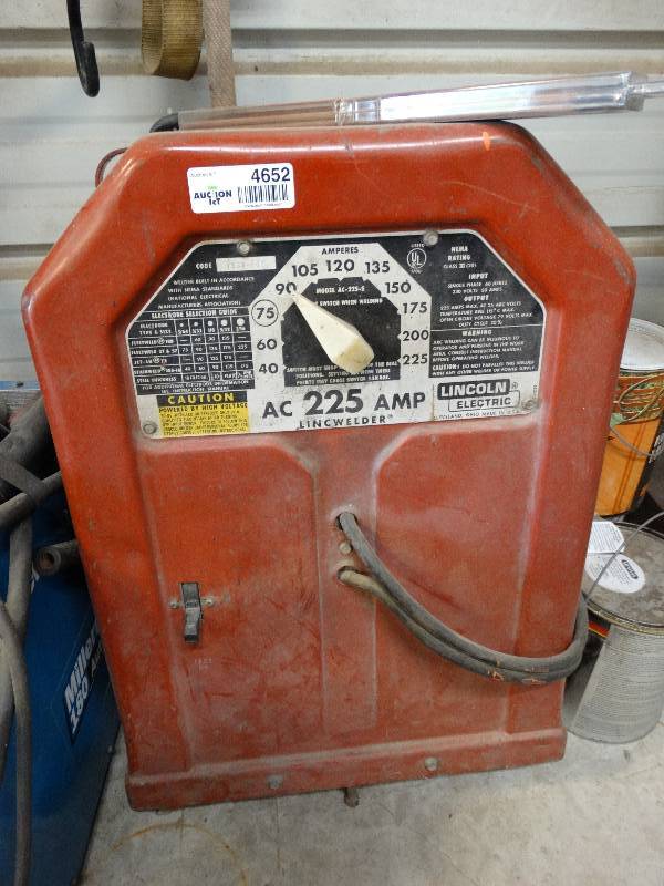 lot 4652 image: Lincolon electric AC 225amp welder.