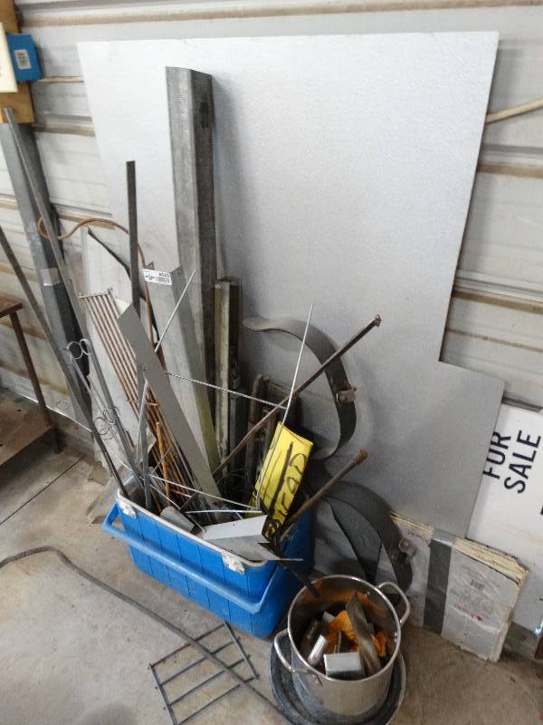 lot 4655 image: Lot of scrap metal.
