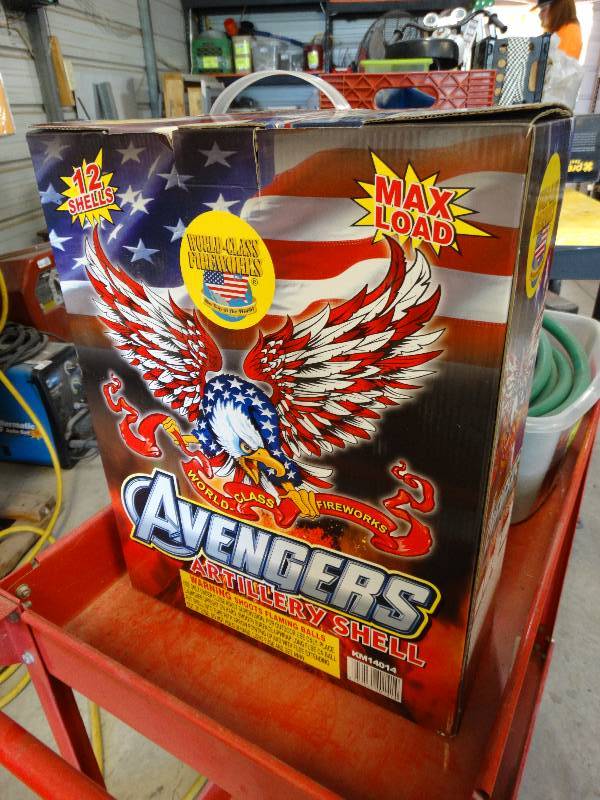 lot 4658 image: Box full of fireworks.