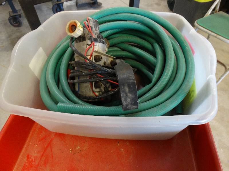 lot 4660 image: Pump & hose.