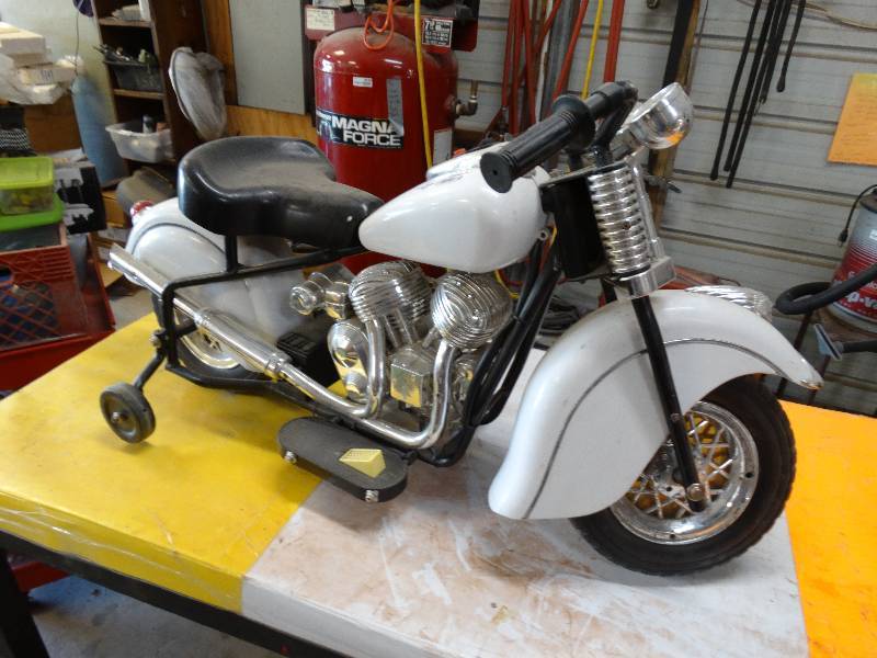 lot 4665 image: Child harley-davidson riding toy.