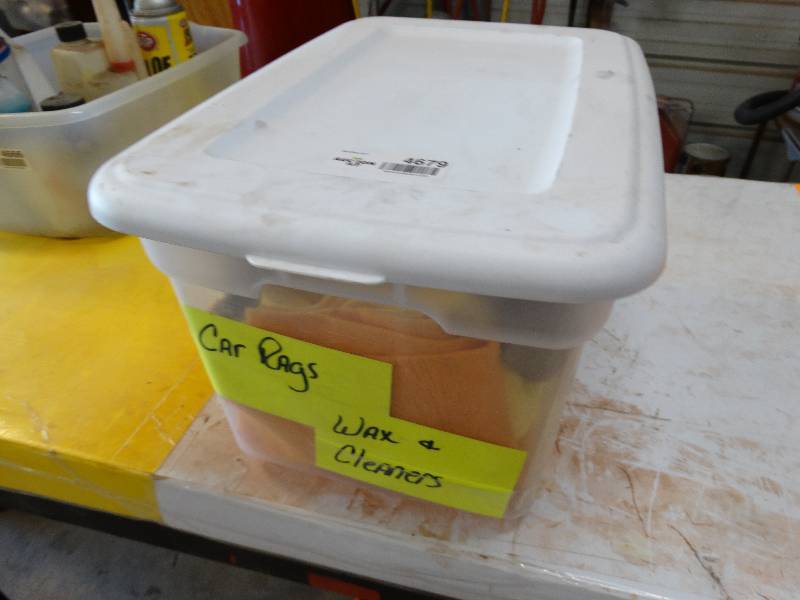 lot 4679 image: Lot of car rags & wax & cleaners.