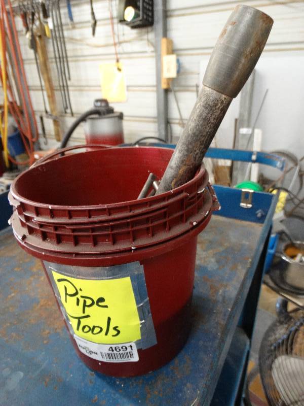 lot 4691 image: Pipe tools.