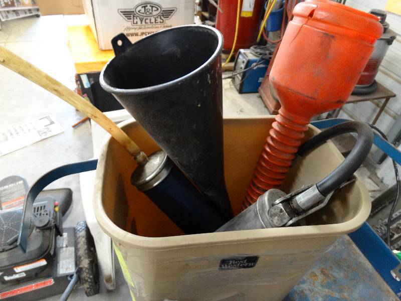 lot 4695 image: Lot of grease guns & funnels.