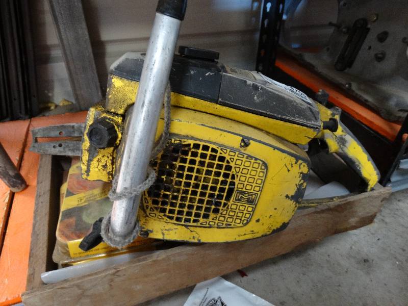 lot 4705 image: McCulloch mac 3-10 OSP chainsaw need repaired wparts.